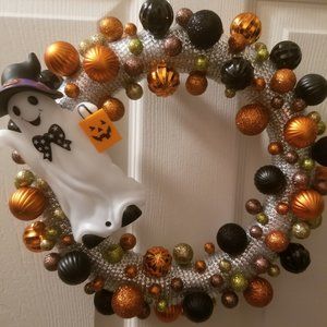 Halloween door wreath, with a ghost that sings